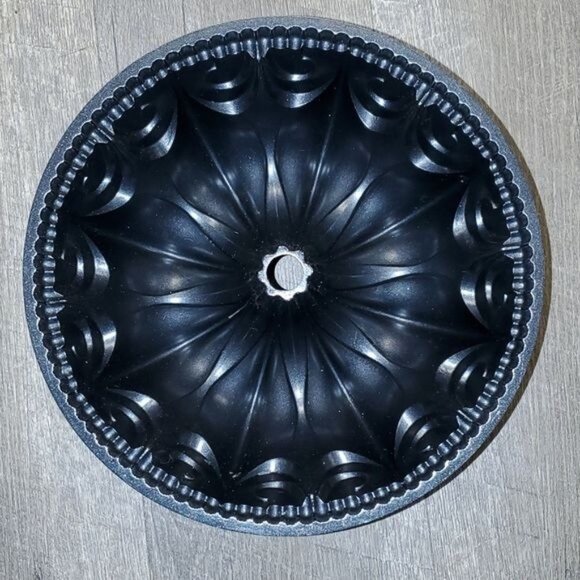 Nordic Ware Fleur De Lis Bundt Pan Baking Cake Bakeware Cookware Bake Baker - Picture 6 of 10